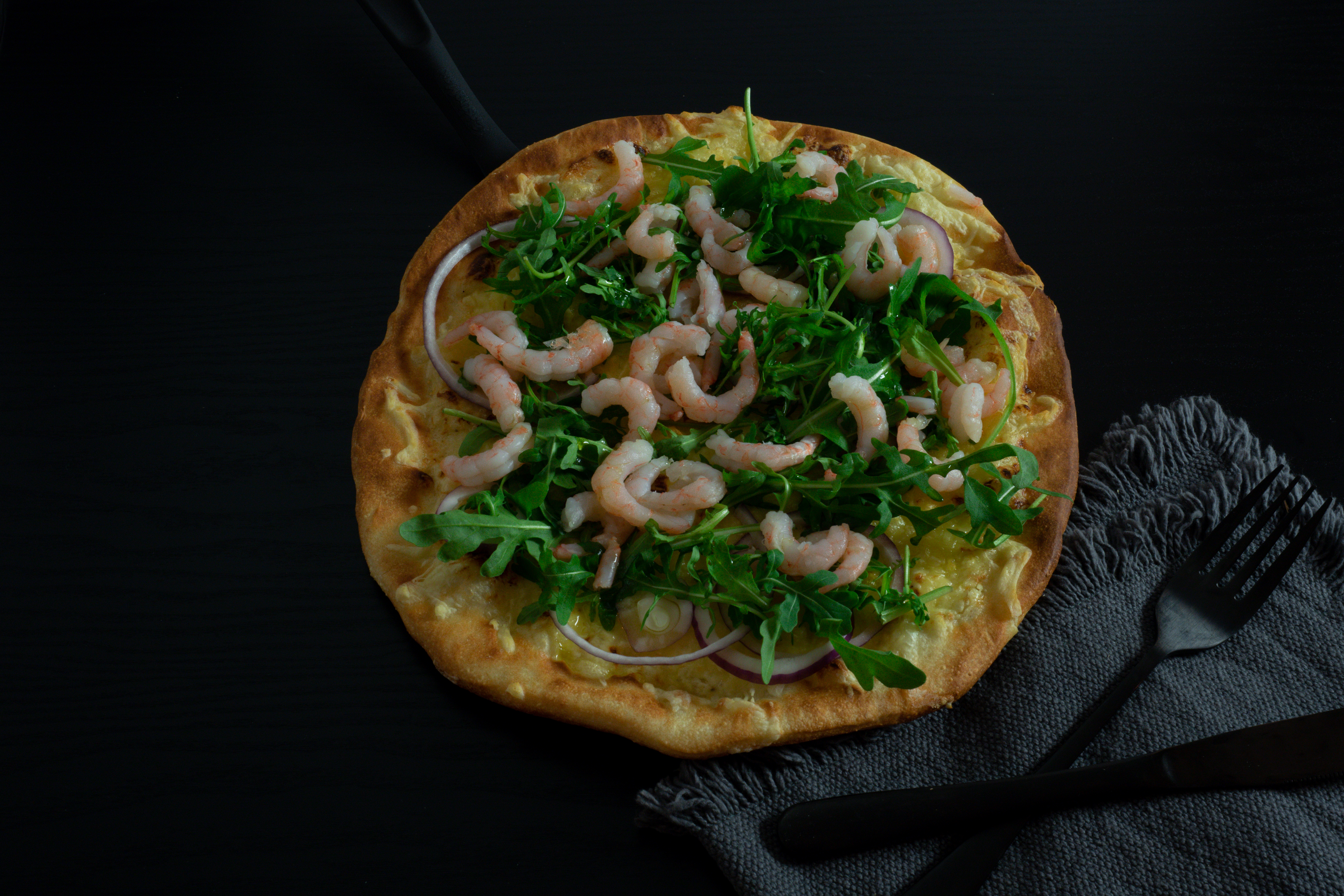 Hvit pizza med reker 