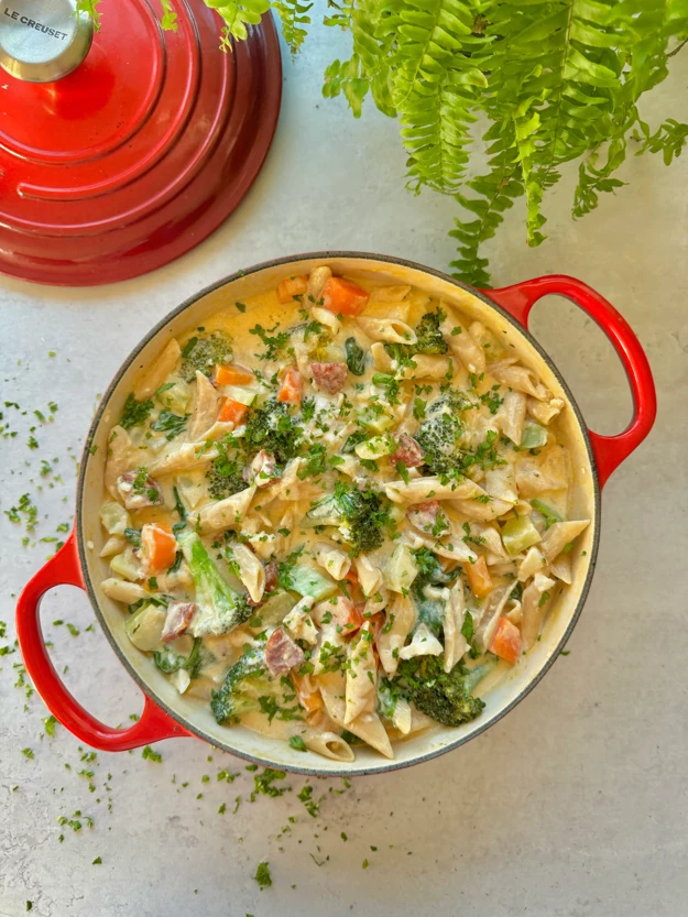 Gryte med gryterett med torsk og chorizo 