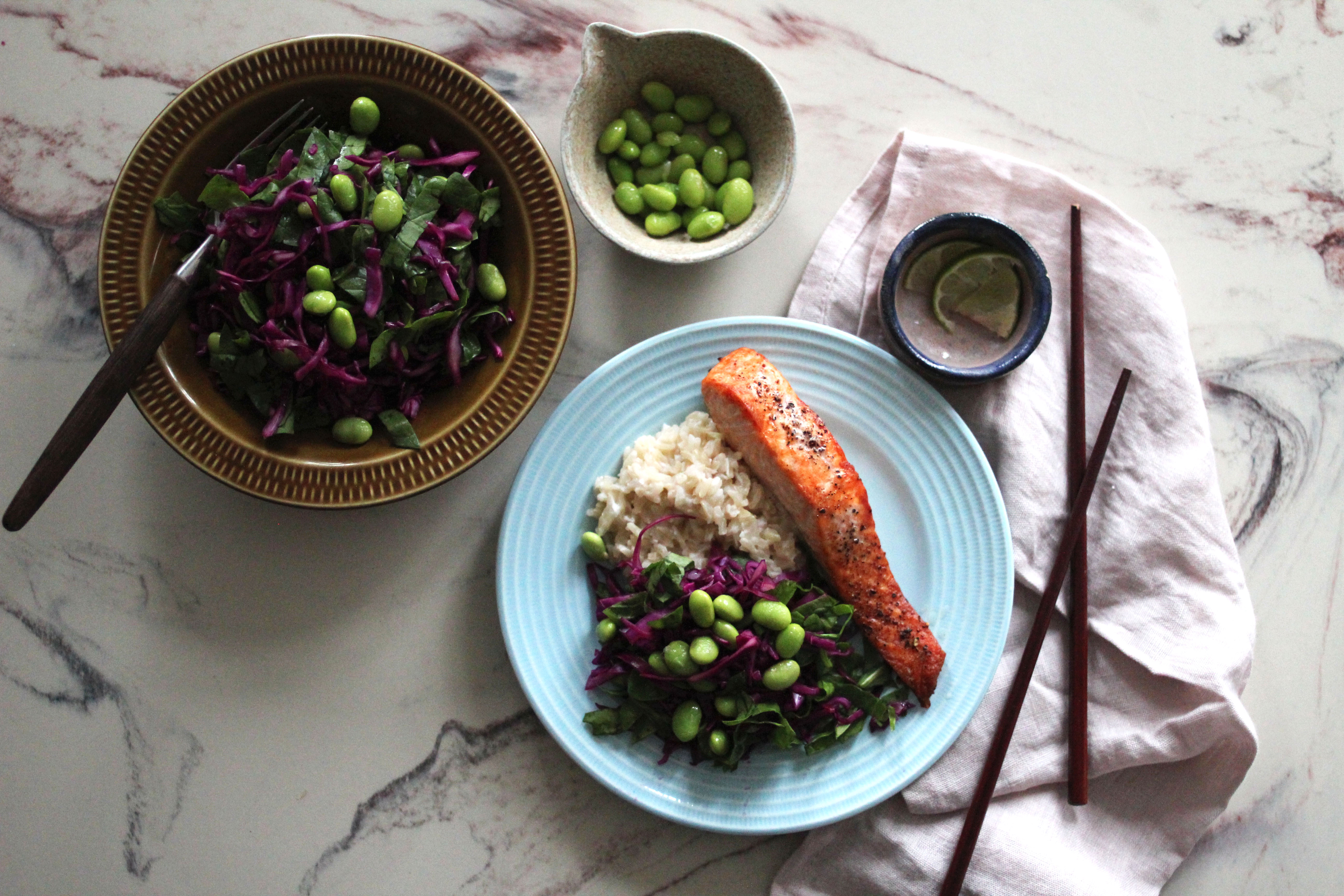 Ovnsbakt laks med kokosris og sprø salat